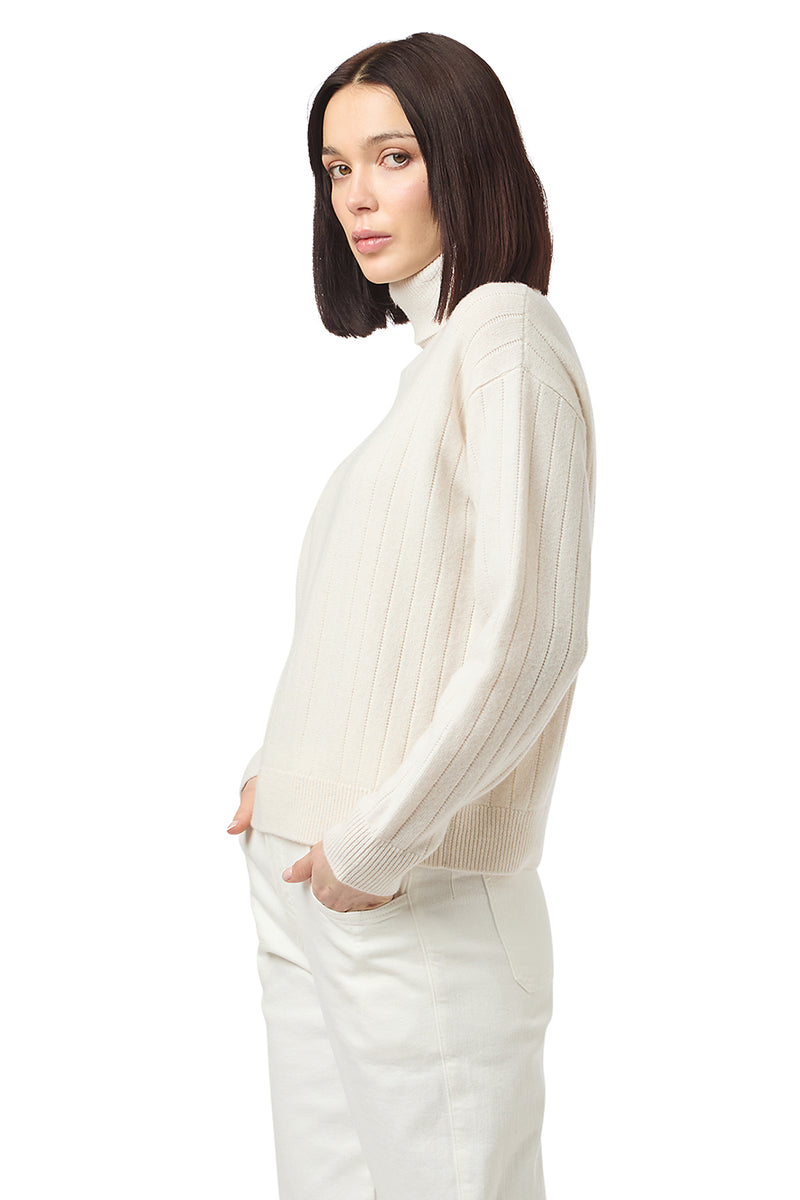 RIBBED TURTLENECK SWEATER