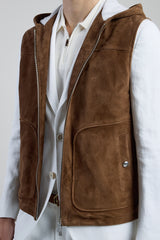 GILET CON CAPPUCCIO SUEDE