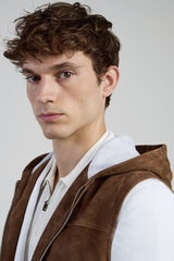 GILET CON CAPPUCCIO SUEDE